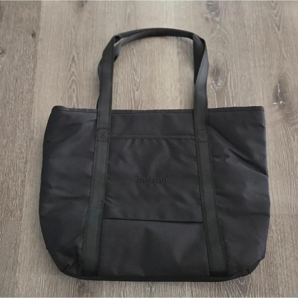 OGIO spacious zippered